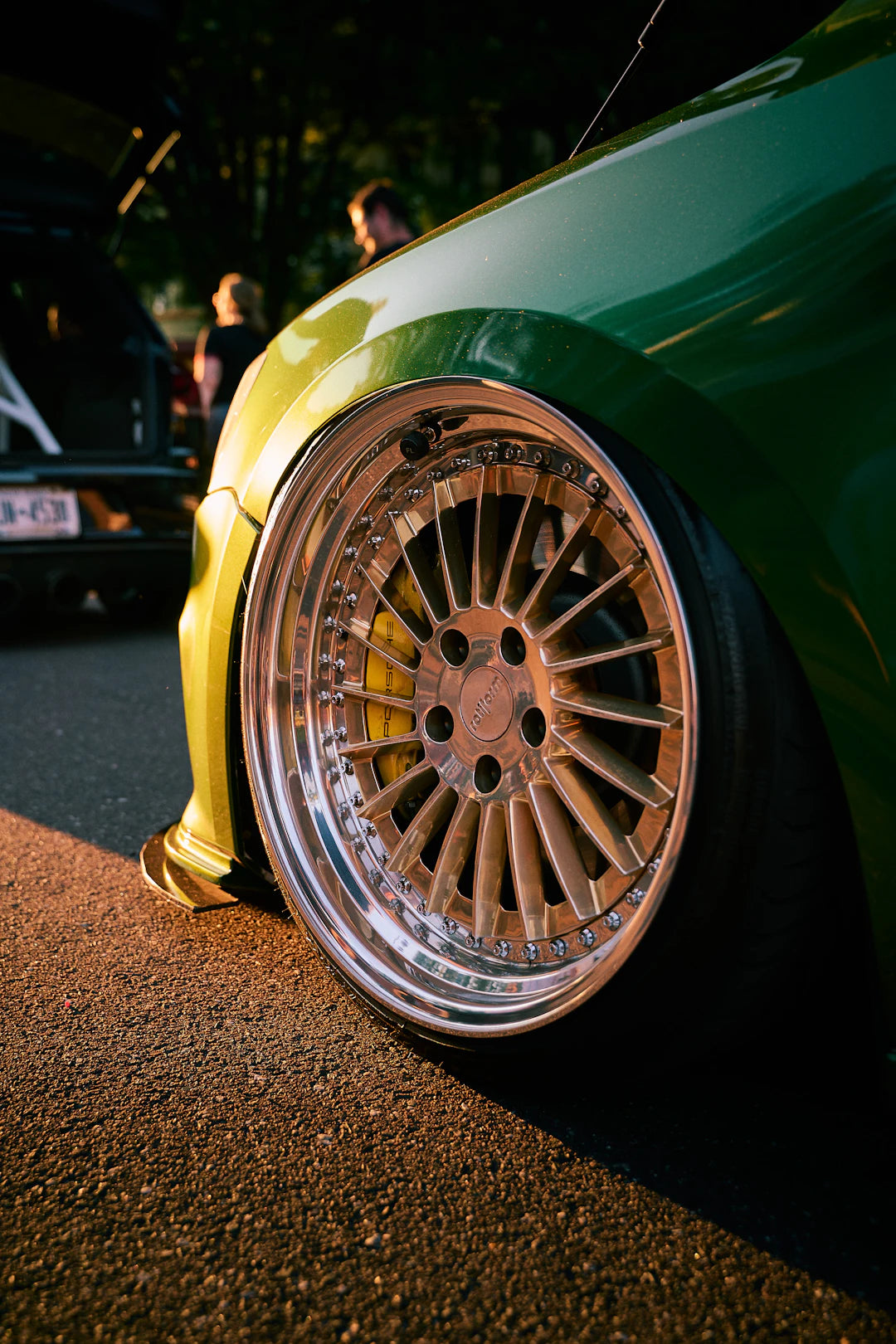 Efficient Sanding with Durable Aluminum Oxide Flap Wheels